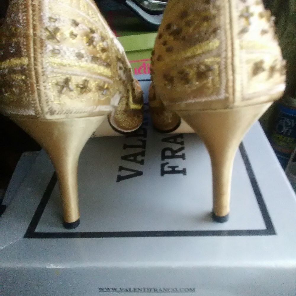 Shoe - Picture 2 of 3